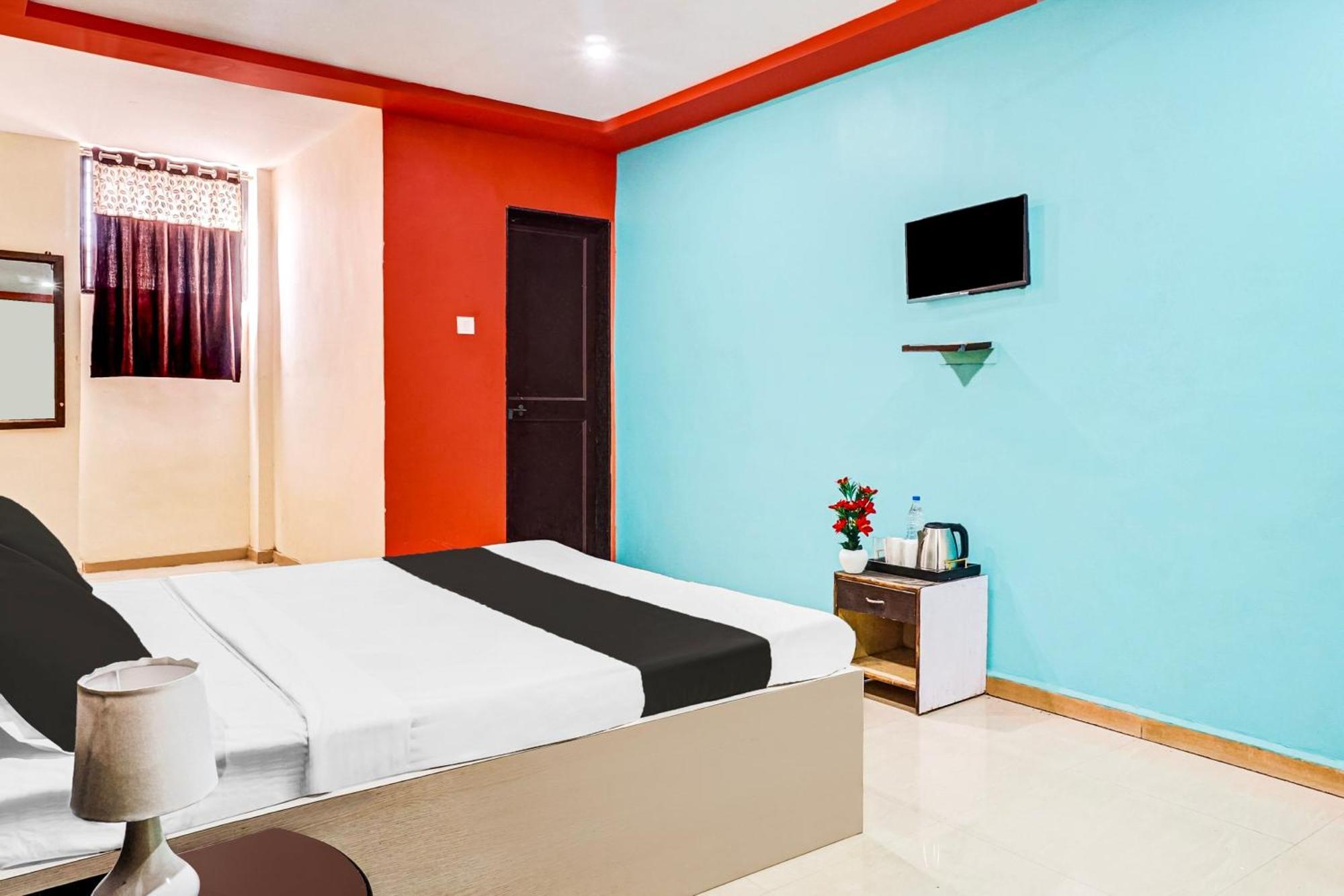 Hotel O Royal Lodge Koregaon 外观 照片