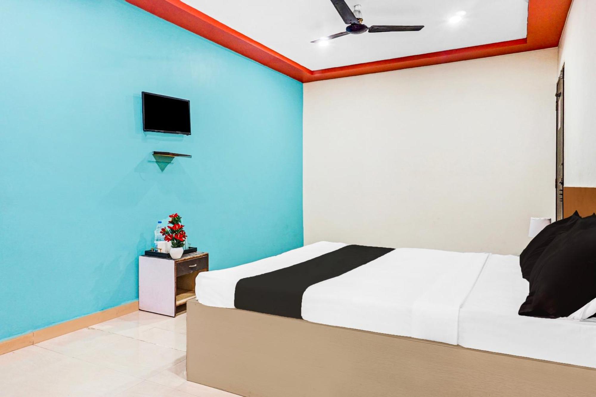 Hotel O Royal Lodge Koregaon 外观 照片