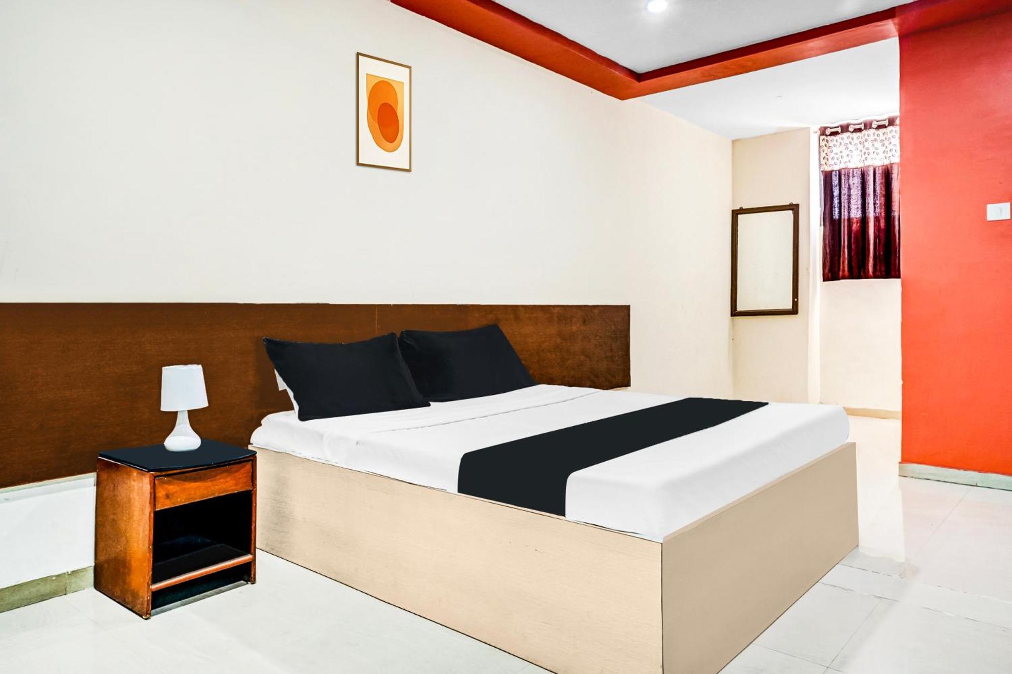 Hotel O Royal Lodge Koregaon 外观 照片