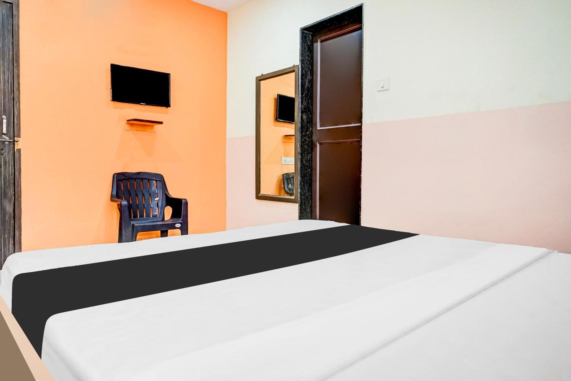Hotel O Royal Lodge Koregaon 外观 照片