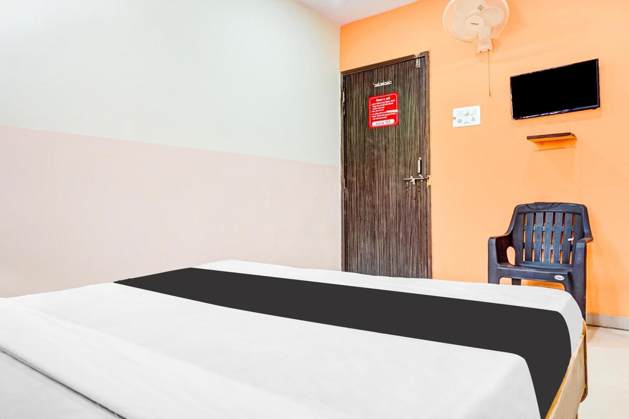 Hotel O Royal Lodge Koregaon 外观 照片